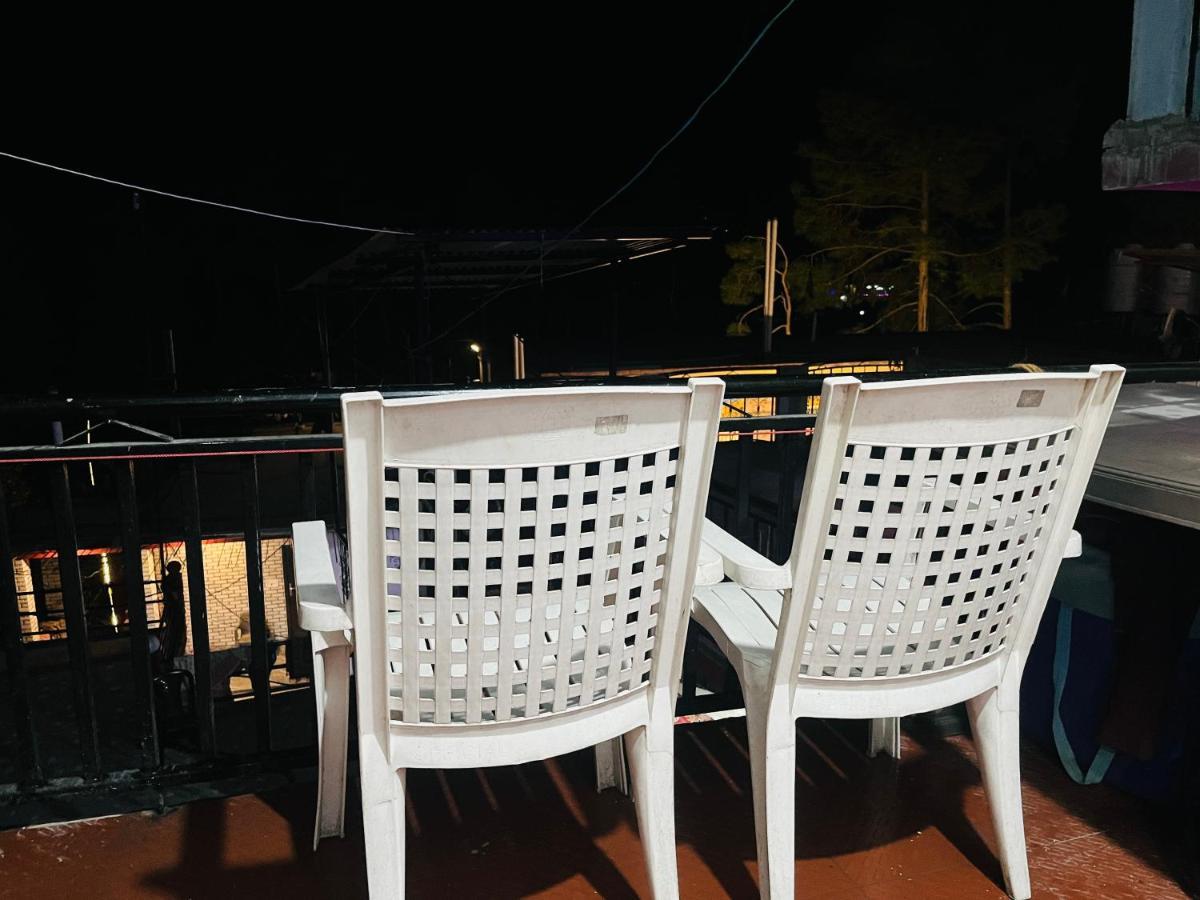 Shanti Cafe & Hostels Kasol Exterior photo