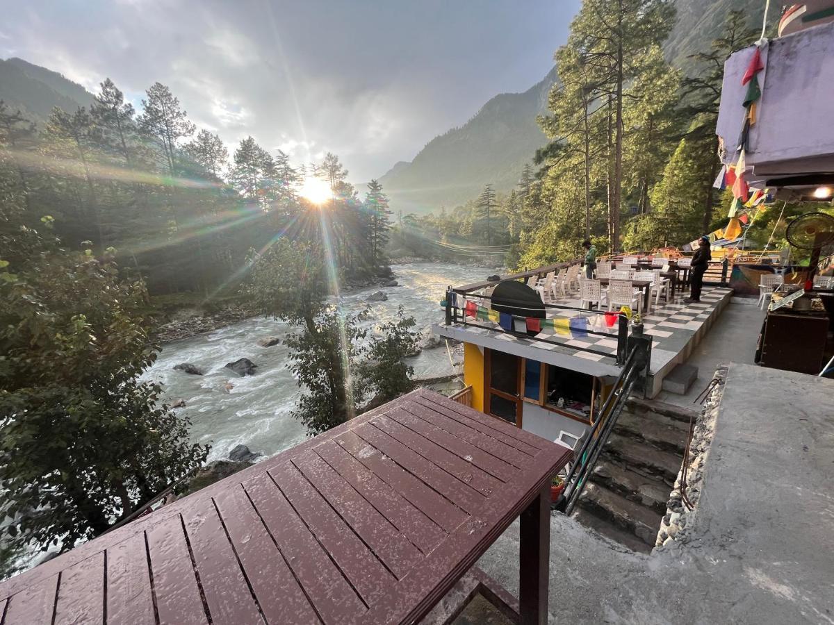 Shanti Cafe & Hostels Kasol Exterior photo