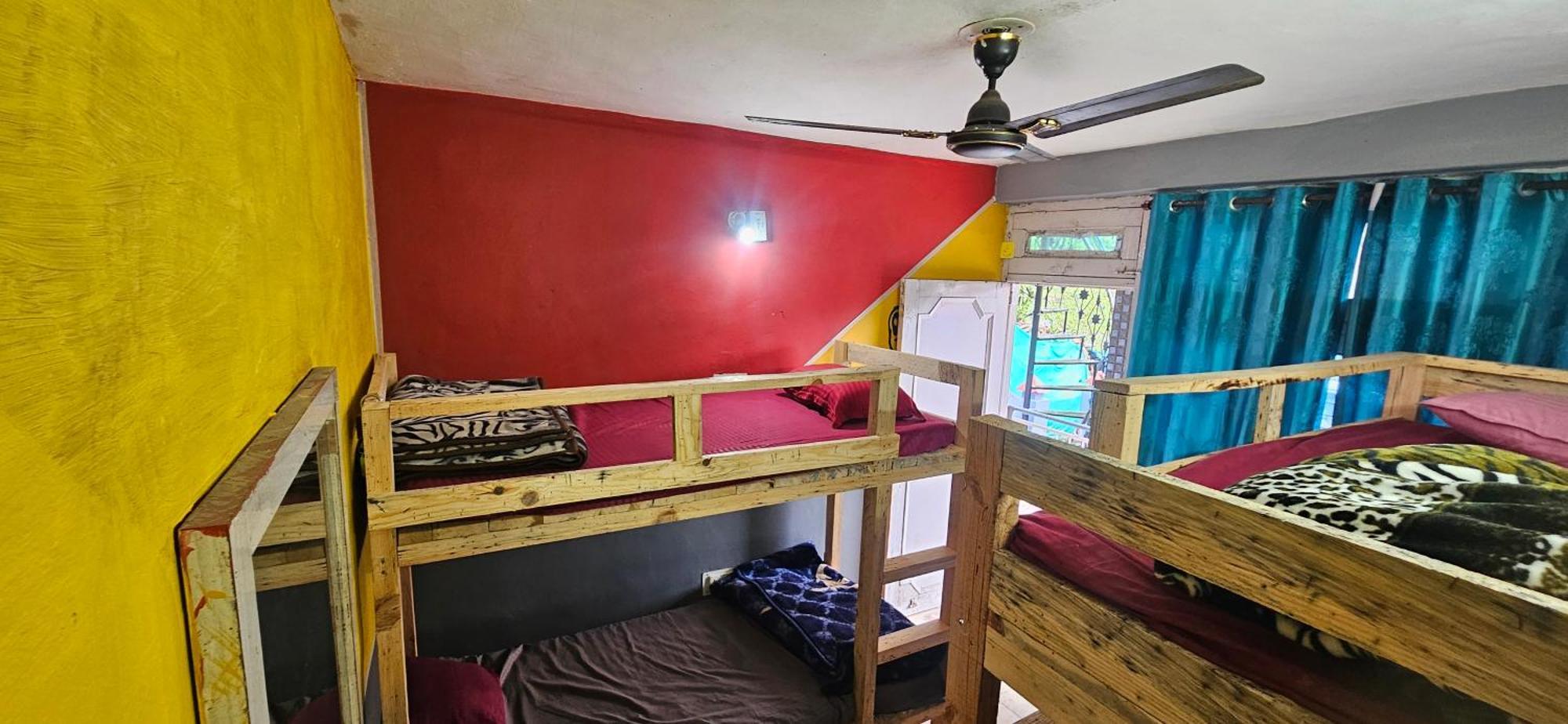 Shanti Cafe & Hostels Kasol Exterior photo