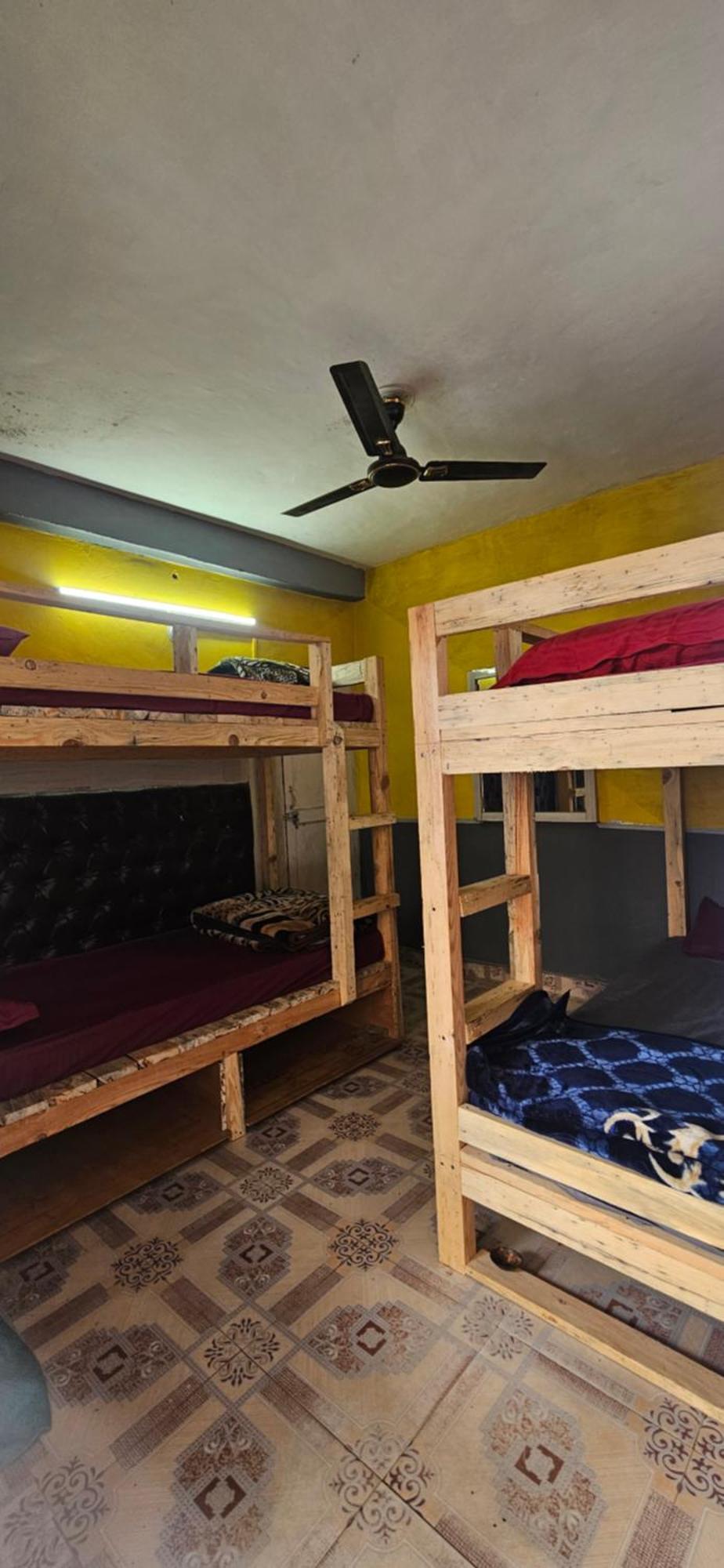 Shanti Cafe & Hostels Kasol Exterior photo