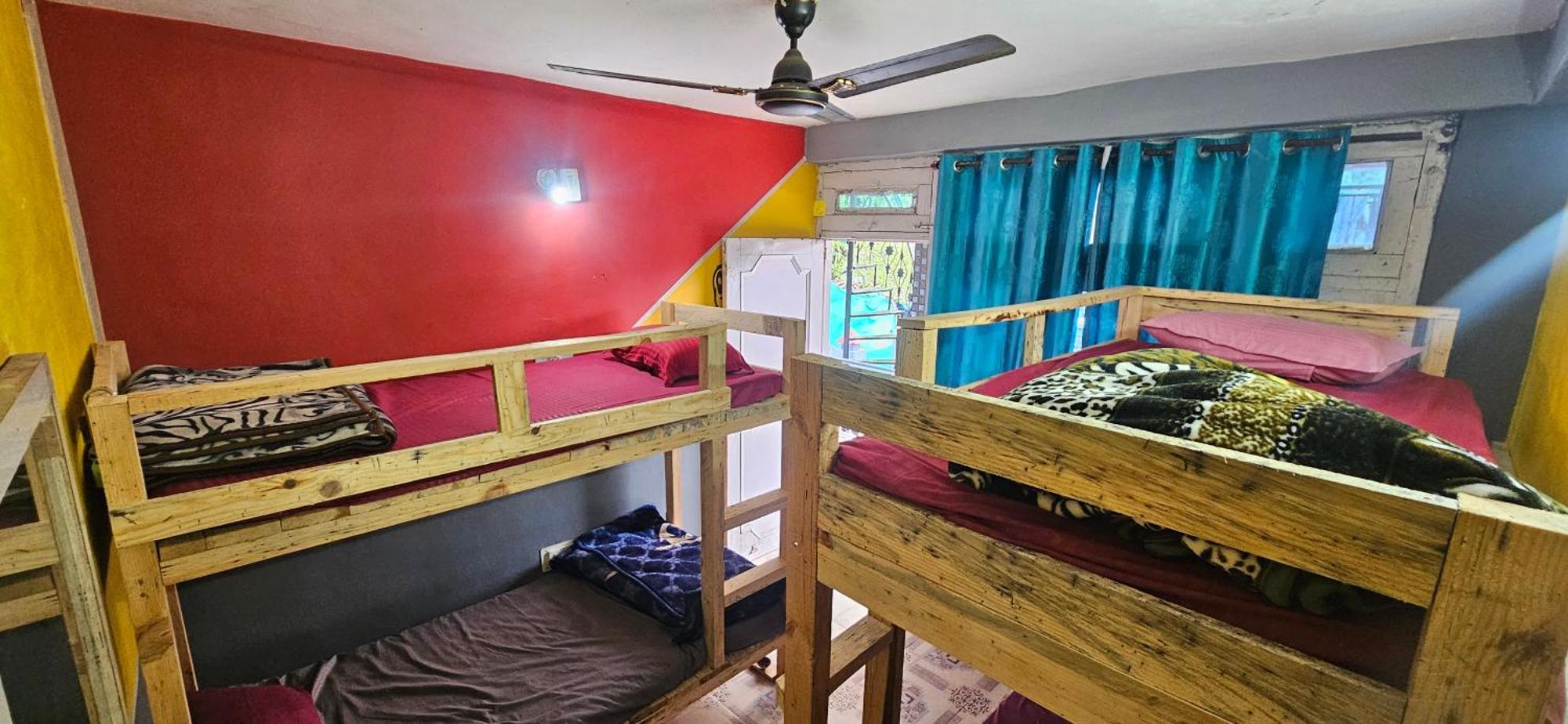 Shanti Cafe & Hostels Kasol Exterior photo